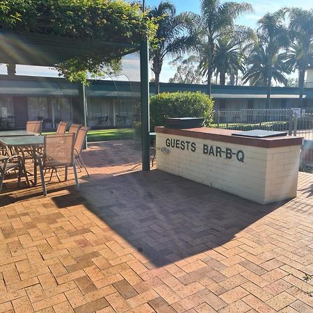 Motel Riverina Leeton Esterno foto