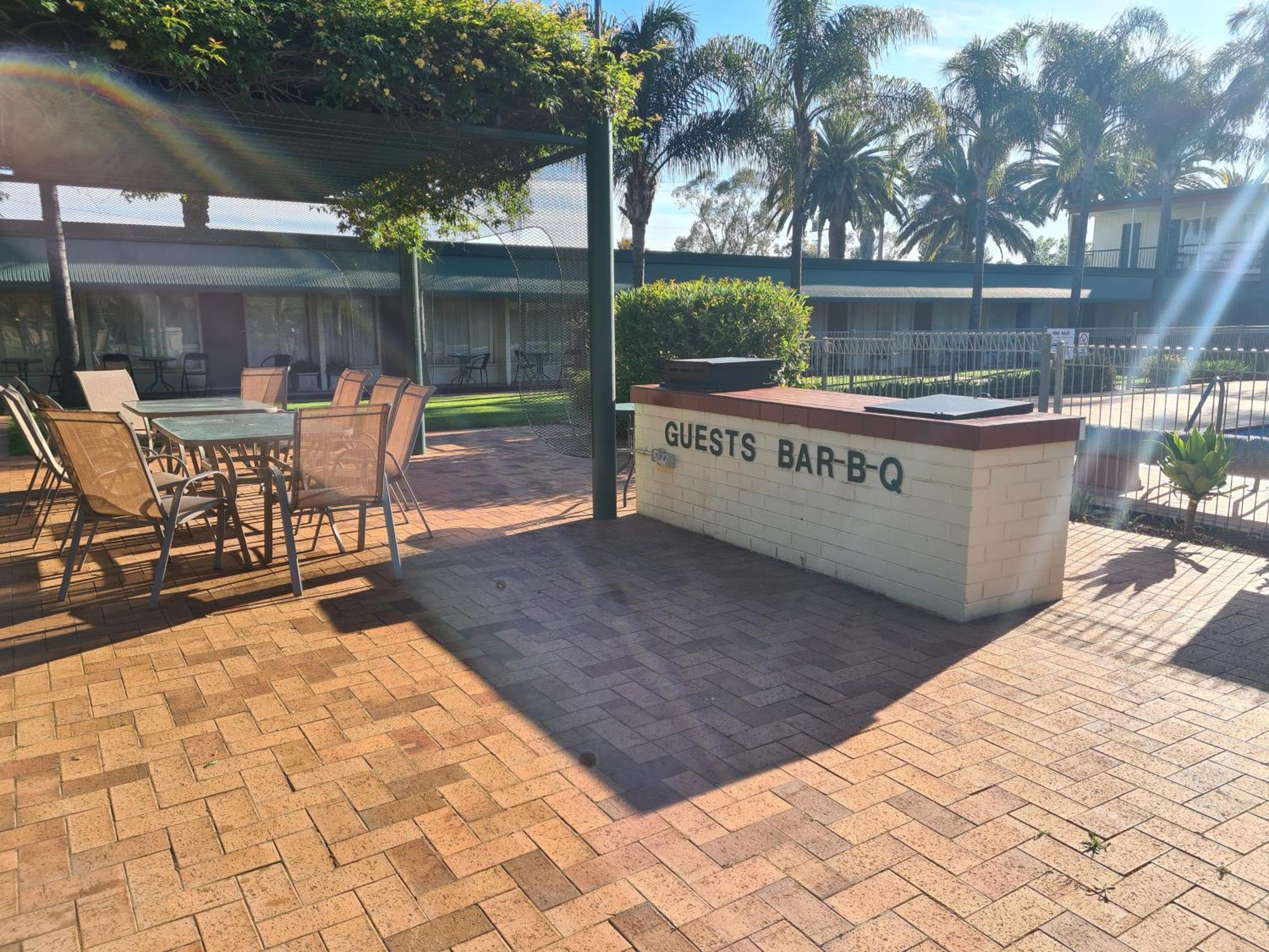 Motel Riverina Leeton Esterno foto