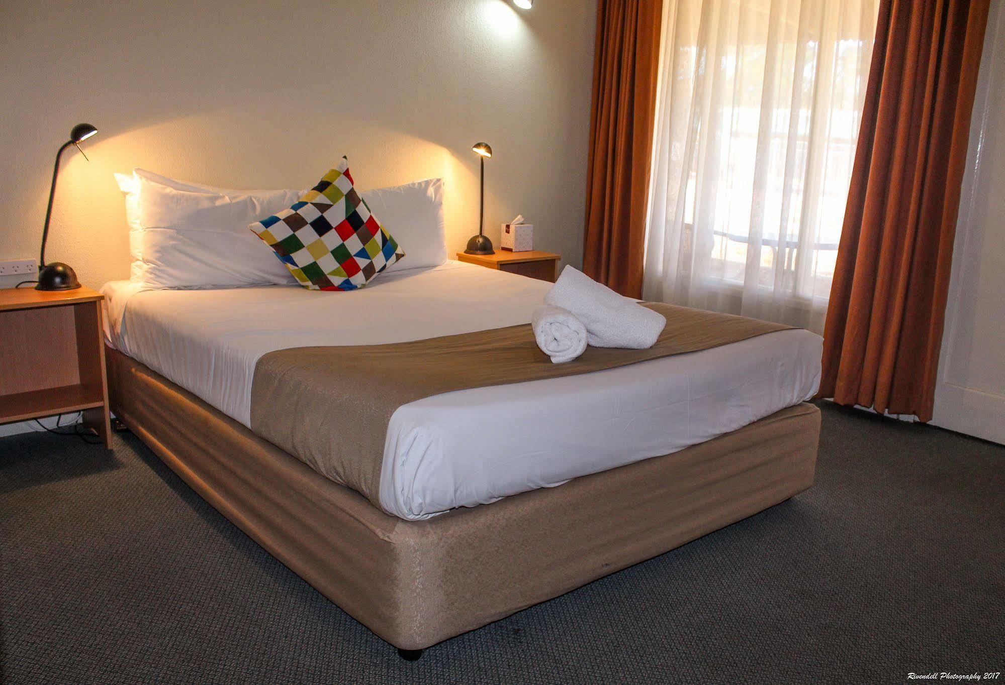 Motel Riverina Leeton Esterno foto