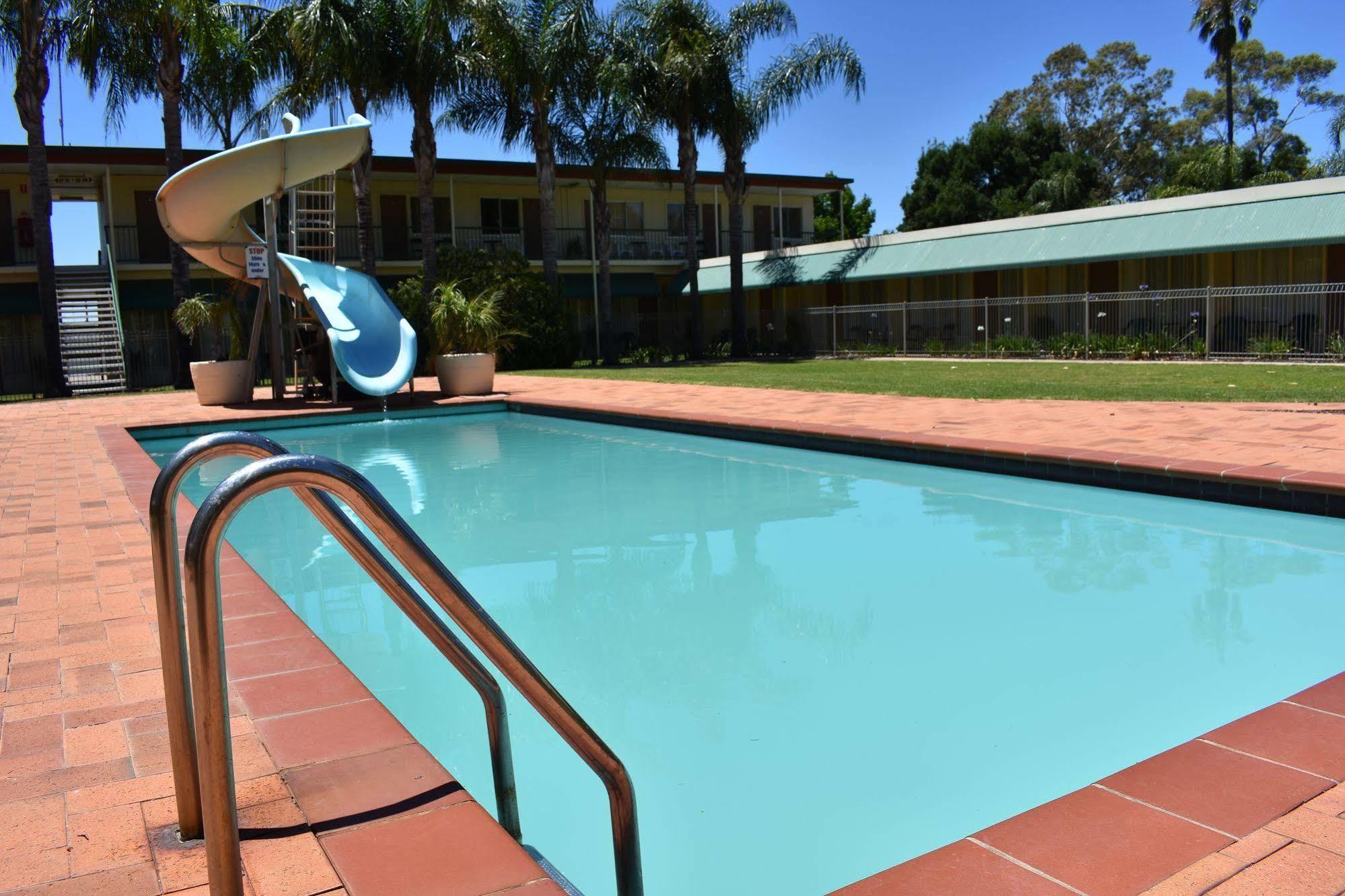 Motel Riverina Leeton Esterno foto