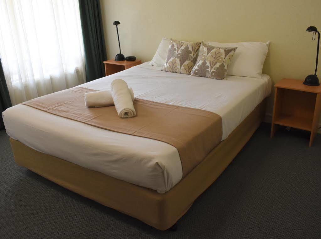 Motel Riverina Leeton Esterno foto