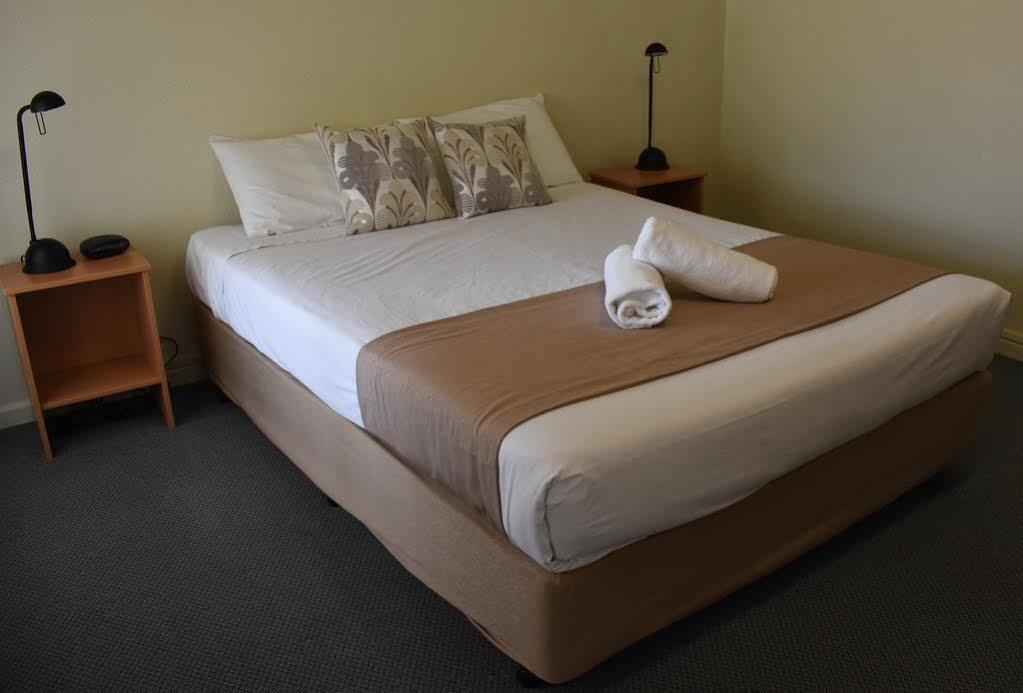 Motel Riverina Leeton Esterno foto